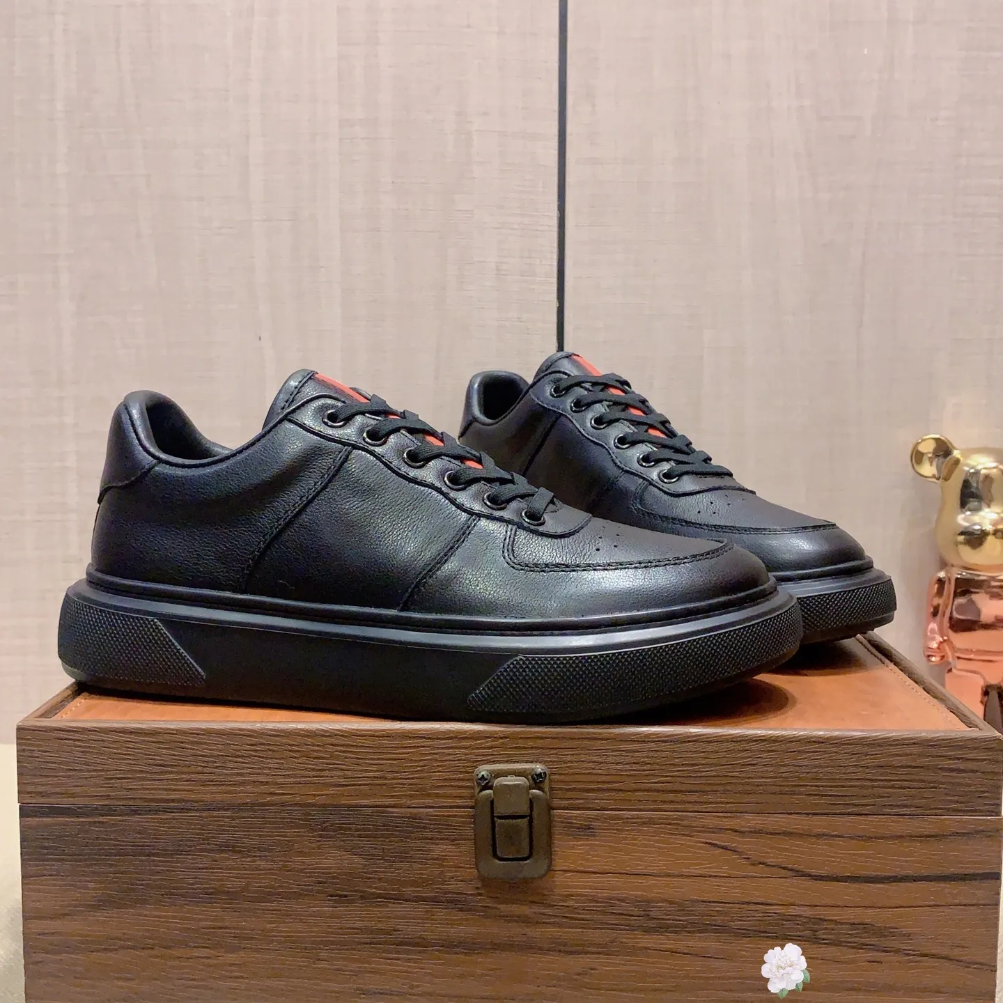 Men's men's shoes💰460💰💰🎩🎩[Lightning][Lightning] "PRADA*" The latest and most popular casual shoes, top brand [seduce] luxury ~ purchasing agency, top ~ quality. [Strong] The upper is made of imported breathable cowhide with material ➕ breathable sheepskin feet (•) and fine workmanship. The original stylish and stylish soft rubber wear-resistant and non-slip outsole is light and comfortable on the feet. The real thing looks better when photographed in person. 0128: Size: 38-44, 45 sizes can be customized, black, white